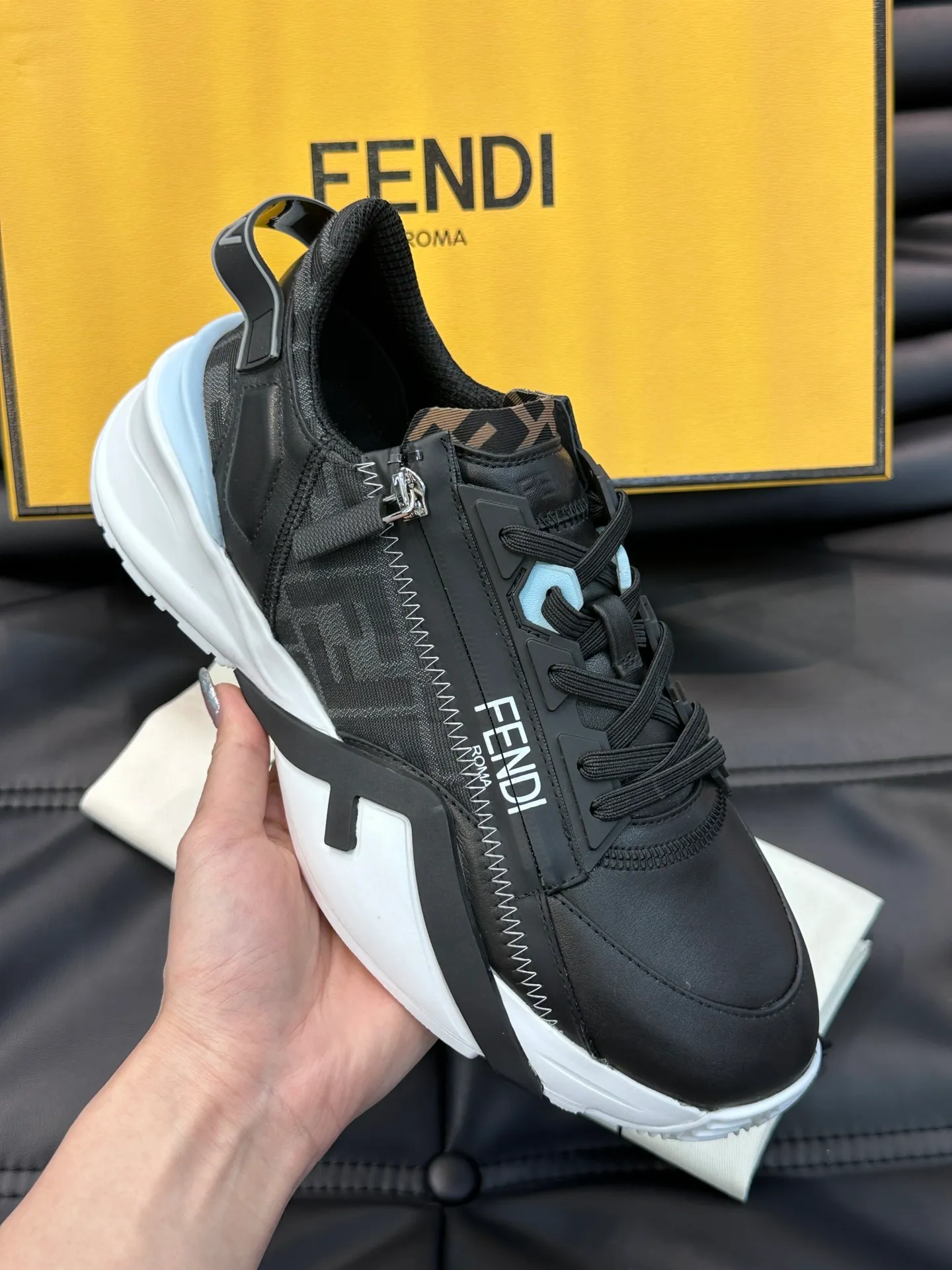 Men's shoes 💰p560 "Fend*" new men's casual sports shoes, equipped with elastic straps, side zippers, and corrugated soles engraved with F. Embossed Fendi Flow lettering on the heel. Made of technical fabric and a mix of blue and suede. Decorated with Lycra® details. FF graphic tongue. Ultra-light and wear-resistant EVA sole. Size: 38-44